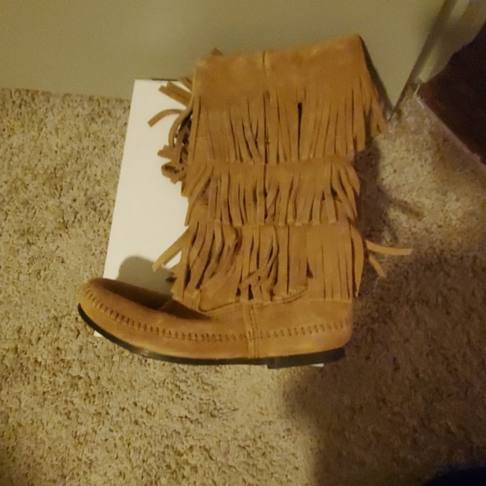 Fringe boots